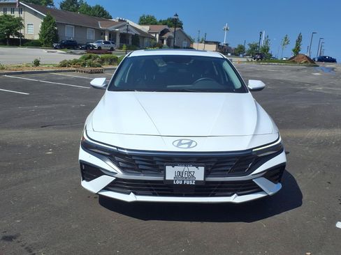 Used 2025 Hyundai Elantra SEL FWD image 31