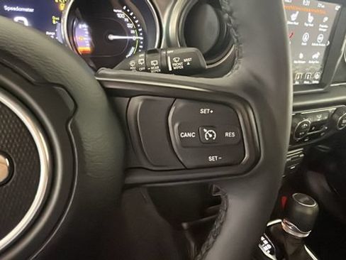 Used 2023 Jeep Wrangler Unlimited w/ Cold Weather Group AWD/4WD image 15