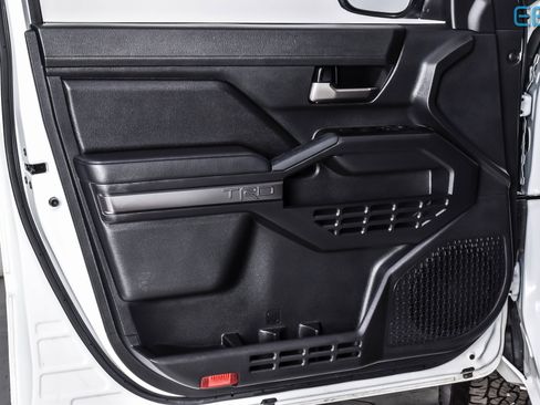 Used 2025 Toyota Tacoma TRD Off-Road image 12