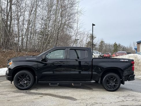 Used 2023 Chevrolet Silverado 1500 Custom image 3