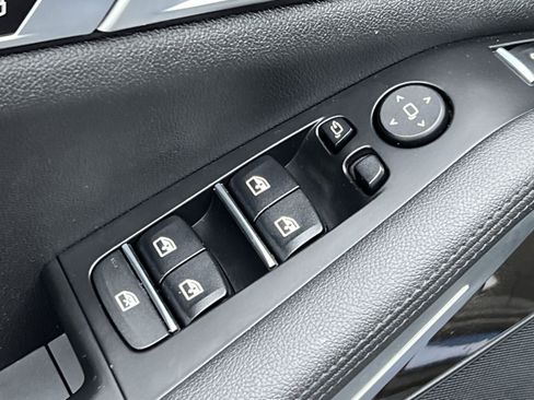 Used 2022 BMW X5 xDrive40i w/ Parking Assistance Package image 13