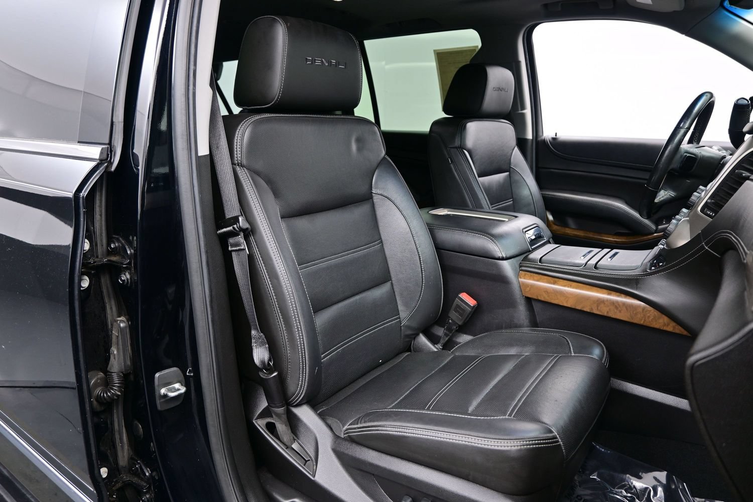 Used 2019 GMC Yukon XL Denali AWD/4WD image 17