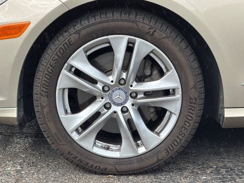 Used 2010 Mercedes-Benz E 350 Sedan image 36