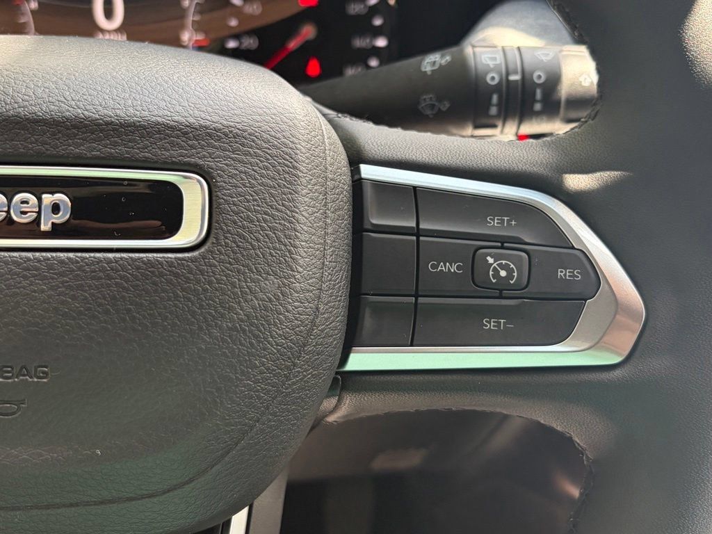 Used 2024 Jeep Compass Latitude w/ Convenience Group AWD/4WD image 17