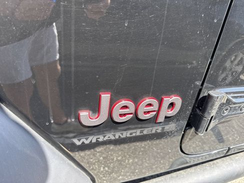 Used 2023 Jeep Wrangler Unlimited Rubicon w/ Cold Weather Group AWD/4WD image 12