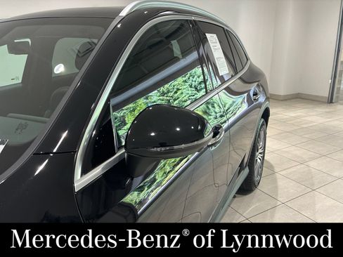 Used 2026 Mercedes-Benz GLC 300 4MATIC image 11