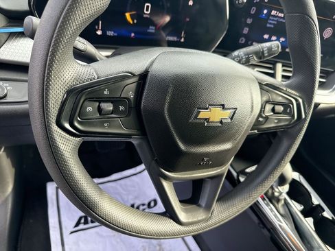 Certified 2025 Chevrolet Trax LT image 14