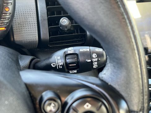 Used 2015 MINI Cooper 4-Door Hardtop image 31