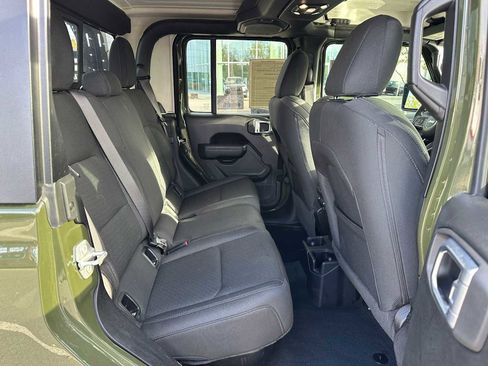 Used 2022 Jeep Gladiator Sport image 12