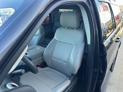 Used 2025 Ford Expedition Max Active image 28