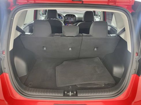 Used 2025 Kia Soul LX w/ LX Technology Package FWD image 15
