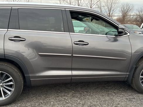 Used 2018 Toyota Highlander XLE image 12