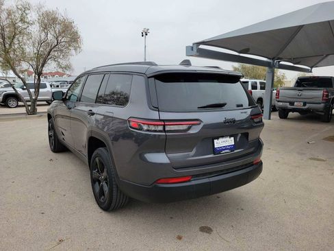 Used 2025 Jeep Grand Cherokee L Laredo image 4