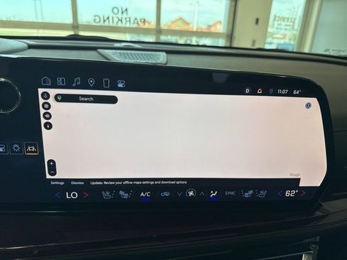 Used 2024 Chevrolet Traverse RS image 3