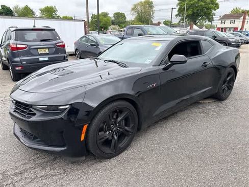 Used 2021 Chevrolet Camaro LT w/ Technology Package RWD image 3