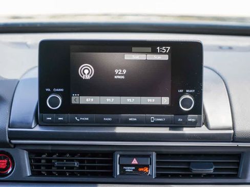 Used 2025 Honda Pilot Sport image 12