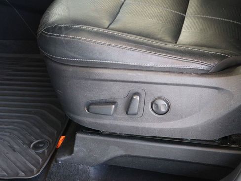 Used 2023 Kia Telluride EX w/ EX Captain's Chair Package FWD image 13