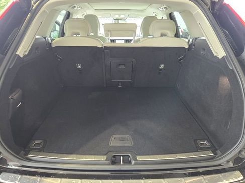 Certified 2023 Volvo XC60 B5 Core w/ Climate Package AWD/4WD image 12