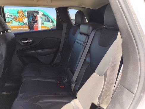 Used 2016 Jeep Cherokee Trailhawk w/ Cold Weather Group image 10