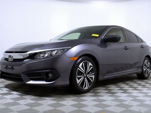 Used 2018 Honda Civic EX-T image 2