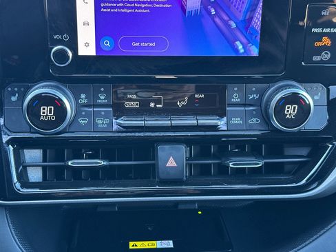 Used 2023 Toyota Highlander XLE image 23