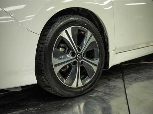 Used 2020 Nissan Leaf SV w/ SV Technology Package image 3