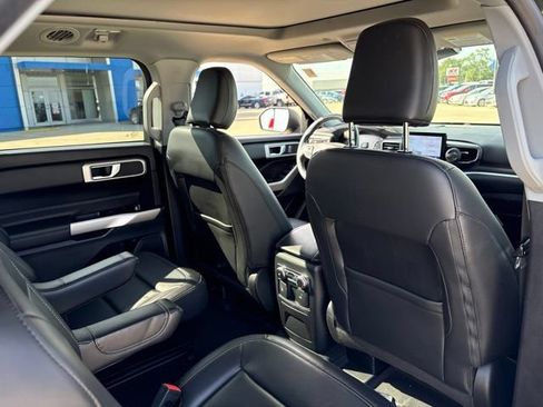 Used 2022 Ford Explorer XLT w/ Equipment Group 202A AWD/4WD image 26