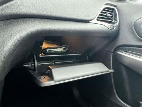 Used 2019 Jeep Cherokee Limited image 34