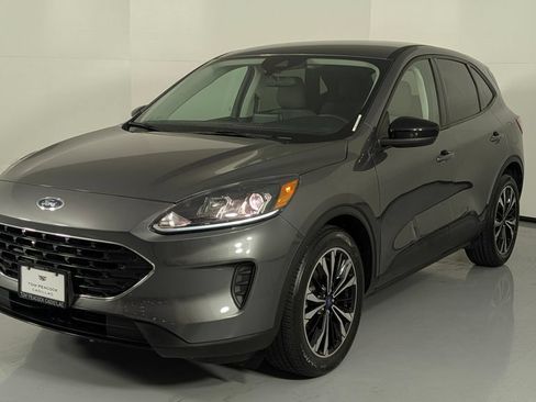 Used 2022 Ford Escape SE w/ SE Sport Appearance Package FWD image 3