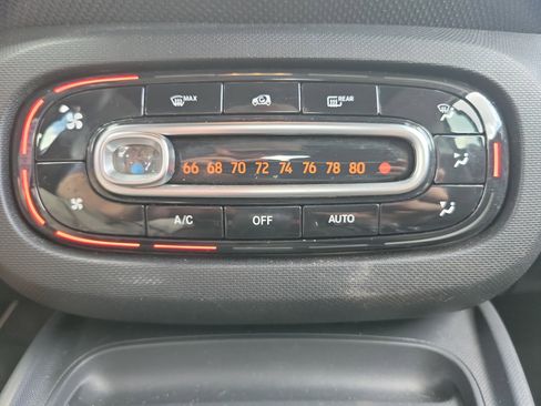 Used 2018 smart fortwo electric drive image 29