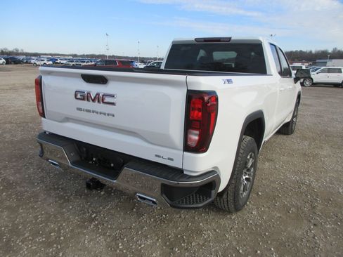 New 2026 GMC Sierra 1500 SLE image 4