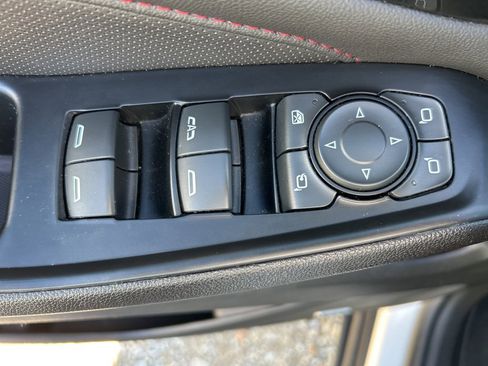 Used 2023 Chevrolet Traverse RS image 11