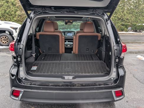 Used 2017 Toyota Highlander Limited Platinum image 14