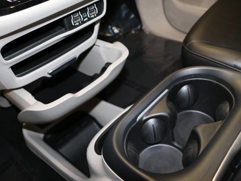 Used 2023 Chrysler Pacifica Touring-L image 84