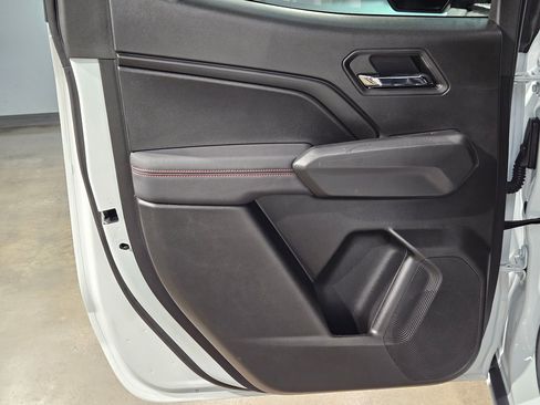 Used 2025 Chevrolet Colorado Z71 AWD/4WD image 33