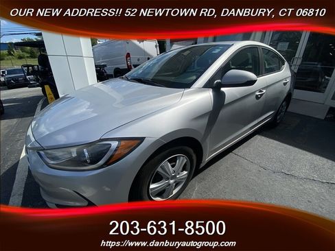 Used 2018 Hyundai Elantra SE FWD image 2