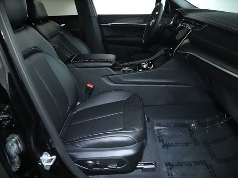 Used 2025 Jeep Grand Cherokee Limited w/ Luxury Tech Group II AWD/4WD image 34