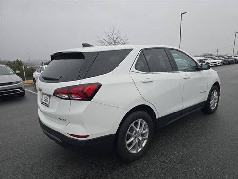 Used 2023 Chevrolet Equinox LT w/ Driver Convenience Package image 3