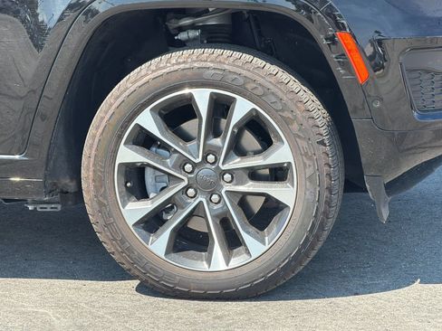 Used 2023 Jeep Grand Cherokee Overland w/ Advanced Protech Group III AWD/4WD image 37