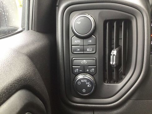 Used 2019 Chevrolet Silverado 1500 Custom w/ Custom Value Package AWD/4WD image 33