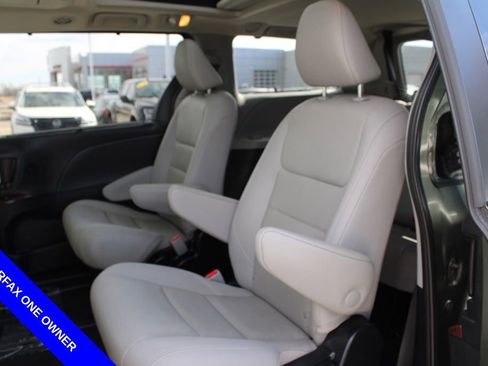 Used 2020 Toyota Sienna Limited Premium image 26