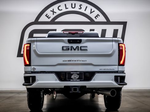 Used 2026 GMC Sierra 2500 Denali Ultimate AWD/4WD image 11