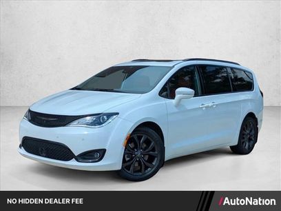 Used 2020 Chrysler Pacifica Limited w/ Quick Order Package 27H Red S