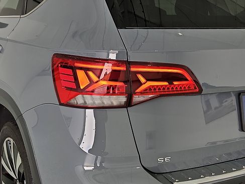 Certified 2023 Volkswagen Taos SE FWD image 7