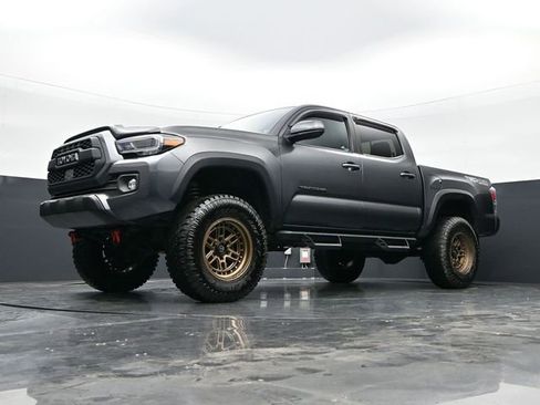 Used 2020 Toyota Tacoma TRD Off-Road image 38