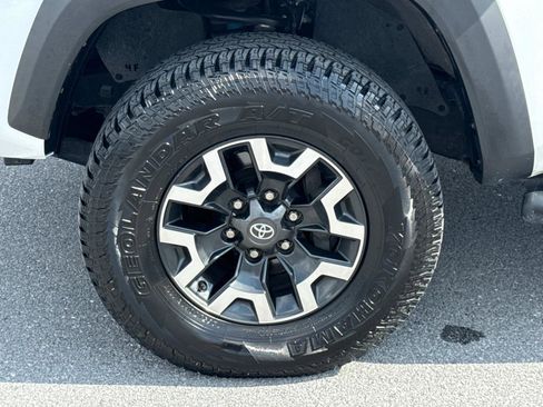 Used 2022 Toyota Tacoma TRD Off-Road image 29