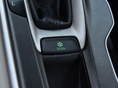 Certified 2018 Honda Accord LX image 18