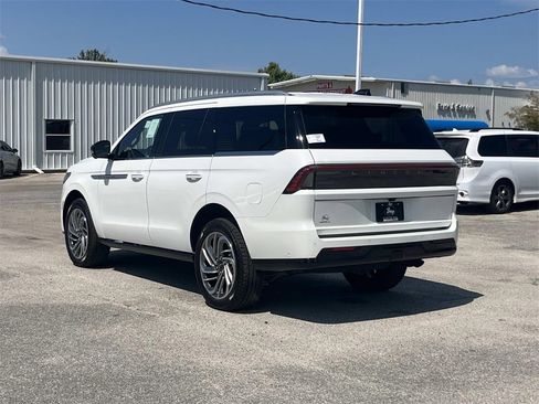 New 2025 Lincoln Navigator Reserve image 3