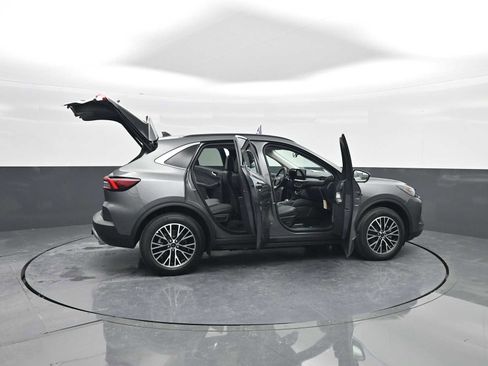 Used 2025 Ford Escape SE w/ PHEV Premium Package image 48