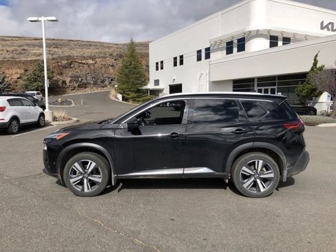 Used 2023 Nissan Rogue SL w/ SL Premium Package image 12